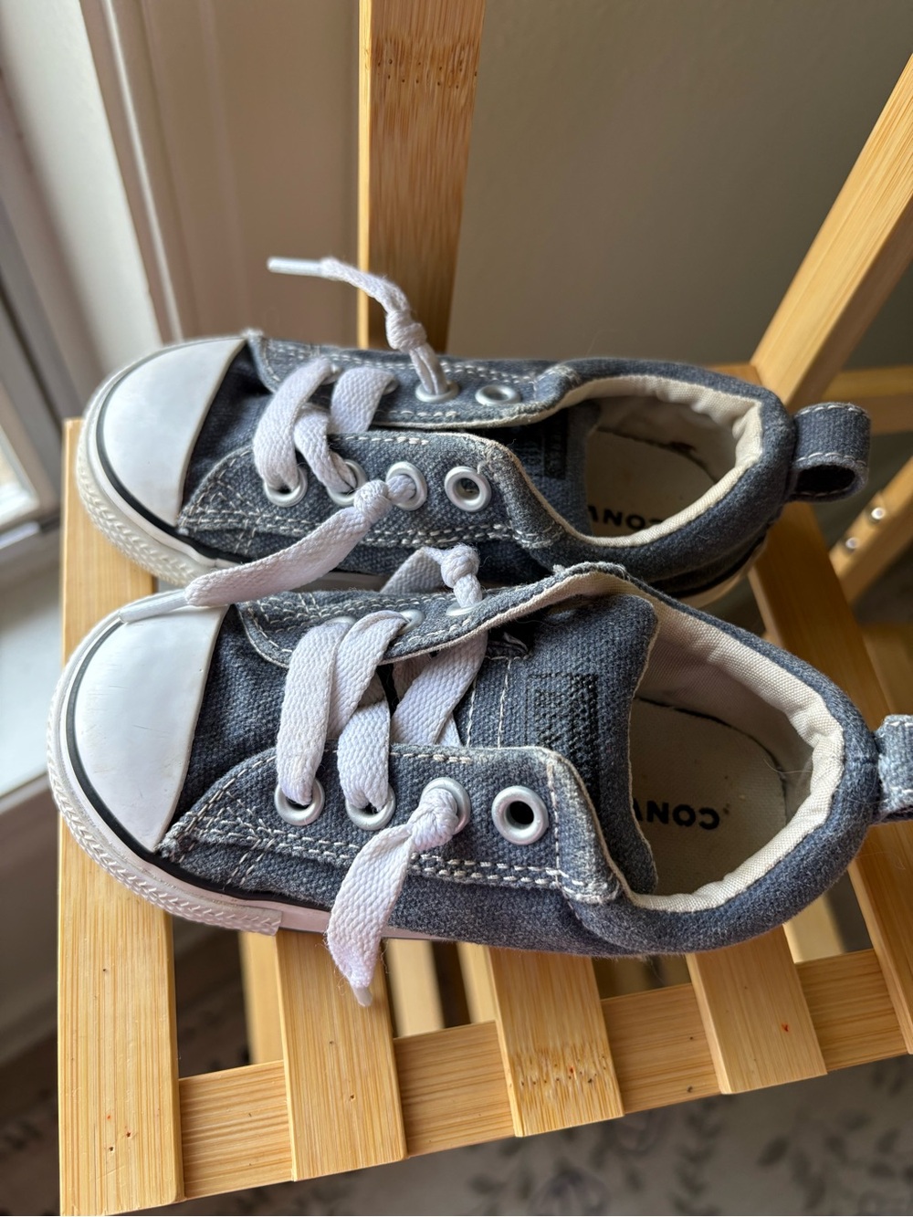 Converse - Picture 2 of 3